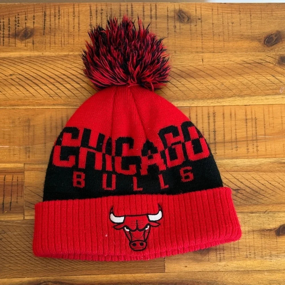 Chicago Bulls Kids Pom-Pom Beanie - Red and Black